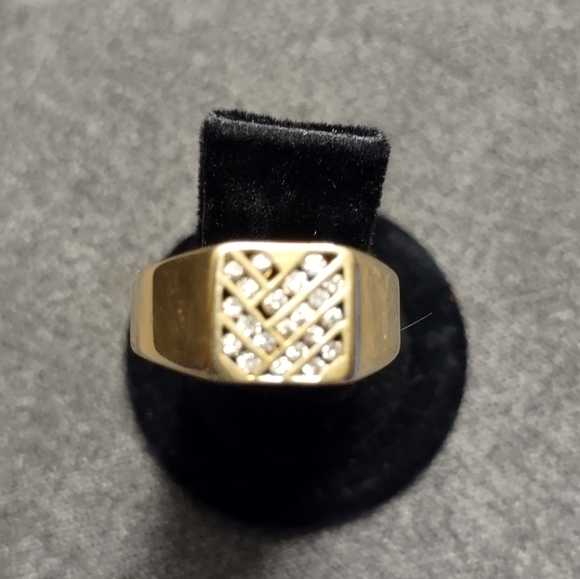 18k sparkly diamond ring - Picture 1 of 7